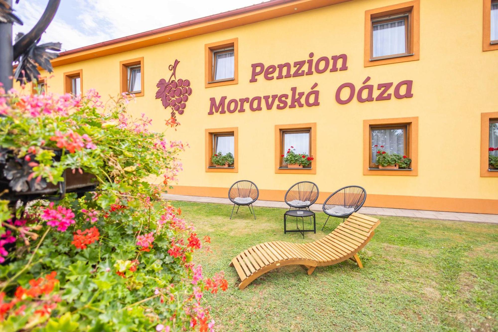 Penzion Moravska Oaza วาลติตซา ภายนอก รูปภาพ